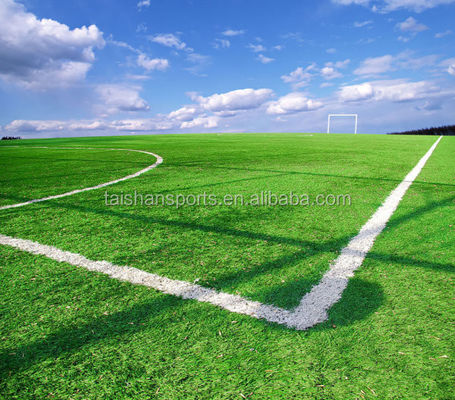 Erva artificial de alta densidade de 55 mm de altura de pilha certificada pela FIFA para campos de futebol com baixa manutenção