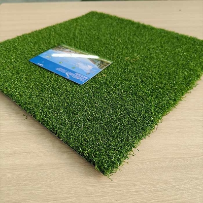 Grama artificial de golfe verde Dtex 6000 15mm Grama artificial com fibra curva para esportes e jardins