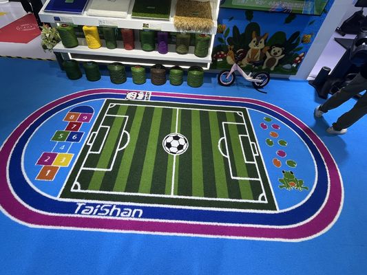 Especificações personalizáveis Mini Soccer Turf com campo de futebol artificial de nível esportivo para baixa manutenção