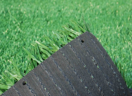 Erva verde-esmeralda artificial de 40 mm com 3/8 de diâmetro para construção de campos de esportes ao ar livre