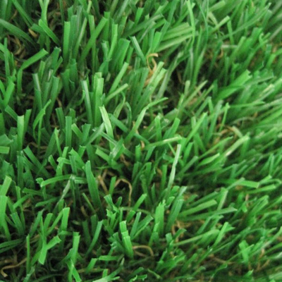 Grama artificial de lazer resistente aos raios UV para jardinagem e locais para crianças e animais de estimação brincarem