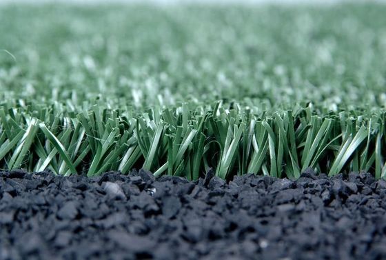 Material de PP 15 mm de altura de pilha Erva de futebol com 12000 Dtex e revestimento de PU para campos de esportes ao ar livre