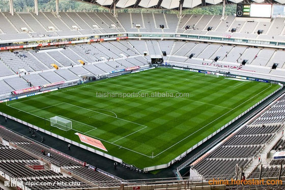 Material de PP 15 mm de altura de pilha Erva de futebol com 12000 Dtex e revestimento de PU para campos de esportes ao ar livre