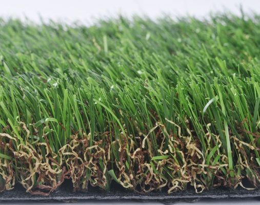 Erva artificial de paisagem ecológica resistente aos raios UV com suporte personalizável para jardins e campos ao ar livre