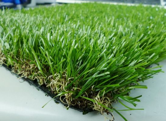 Erva artificial de paisagem ecológica resistente aos raios UV com suporte personalizável para jardins e campos ao ar livre