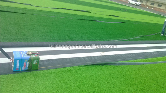 8000 Dtex 140 pontos/M 55mm Futebol Grama sintética de baixa manutenção e fácil instalação