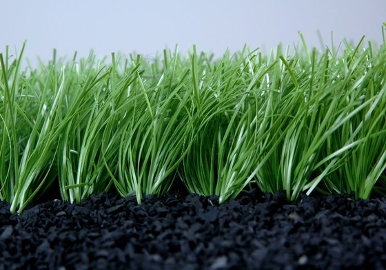 8000 Dtex Futebol Futebol Grama Artificial 140 pontos/M Grama sintética falsa Dobras camadas para crianças brincando