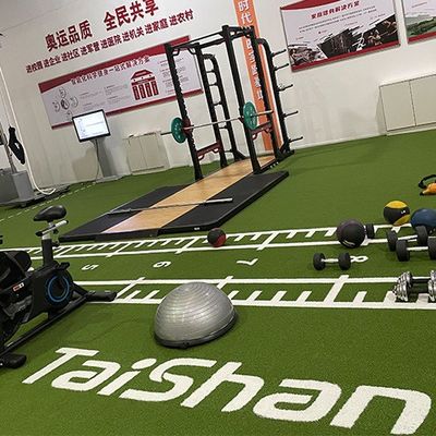 Grama artificial resistente aos raios UV para campos desportivos com instalação sem preenchimento