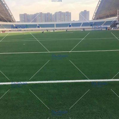 Grama artificial resistente aos raios UV para campos de futebol, com altura de pilha de 60 mm certificada pela FIFA