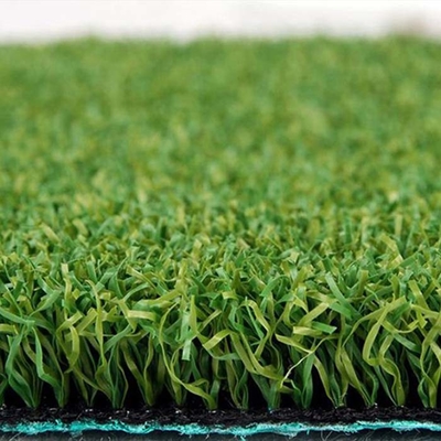 Grama artificial de golfe verde de 13 mm para eventos esportivos com 230 pontos/m e 6500 Dtex