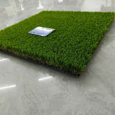 Grama artificial verde sem preenchimento de 30 mm usada para área de animais de estimação ou jardins de telhado com resistência a UV e boa elasticidade