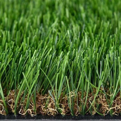 Grama artificial verde sem preenchimento de 30 mm usada para área de animais de estimação ou jardins de telhado com resistência a UV e boa elasticidade