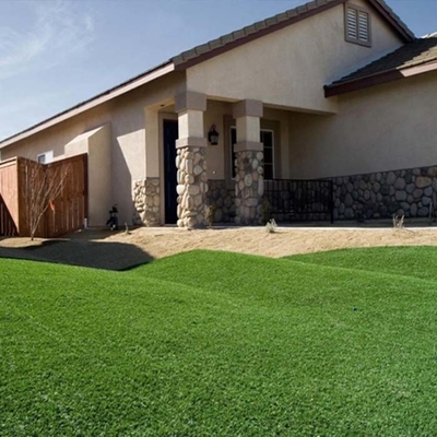 Use 35mm de Paisagem de Erva Verde Artificial para transformar suas áreas de lazer e quintais familiares