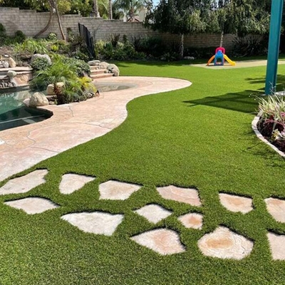 Erva artificial de 40 mm para parque infantil com Dtex 11600 e 18900 Densidade usada para decoração de paisagem