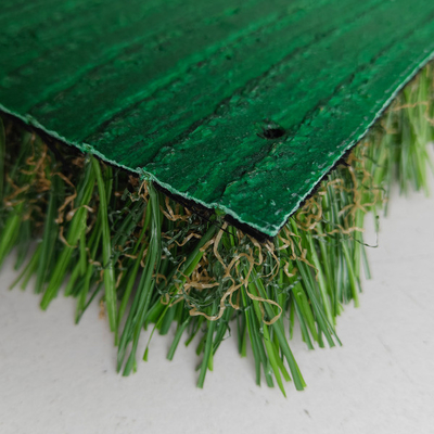 Área de Jogos Versátil Erva Artificial Resistente aos UV Para Paisagismo E Área de Jogos Com Látex Verde SBR