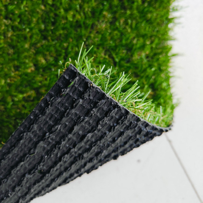 Grama artificial de paisagem de 20 mm com revestimento de látex SBR para ocasiões esportivas e de lazer