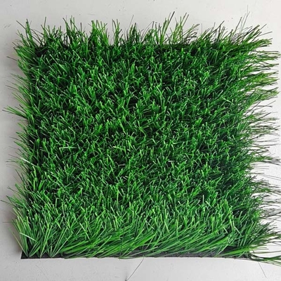 Erva artificial durável e polivalente para desporto e lazer com 18000 Dtex e 7560 pontos de costura/m2