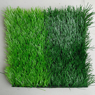 50 mm Altura da pilha Baixa manutenção Resistência UV Grama artificial para campos de futebol padrão