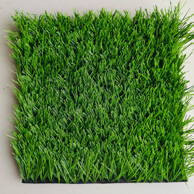 Incêndio resistente Multipurpose Artificial Green Fake Grass 12000 Dtex 8820 Densidade Usado para campos esportivos ao ar livre