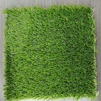30mm Permeabilidade à água de alto desempenho Erva verde artificial com adesivo PU usado para campos de lazer