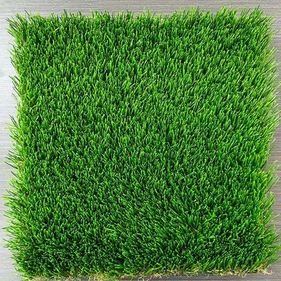 Grama de relva curva e reta de seda misturada 16200 Dtex Paisagem grama artificial para lazer e decoração com 45 mm de altura de pilha