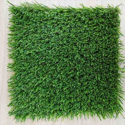 Paisagem não-recheada Relva artificial utilizada para jardim de varanda e pavimentação decorativa com baixa manutenção