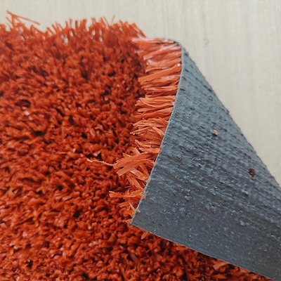 Tramo de madeira vermelho Ténis de grama artificial 6300 Dtex 25mm Rede de grama multifuncional de baixa manutenção