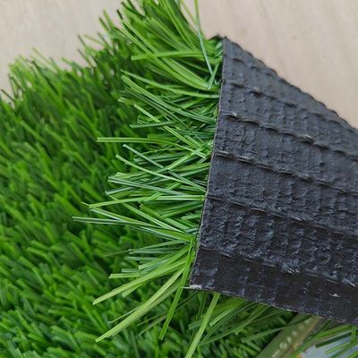 Grama artificial de plástico reciclado de 40 mm de altura de pilha personalizada para eventos esportivos e espaços com baixa manutenção