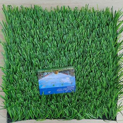 Grama artificial de plástico reciclado de 40 mm de altura de pilha personalizada para eventos esportivos e espaços com baixa manutenção