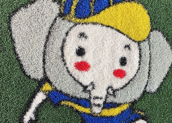 17mm Altura de pilha Resistente ao UV Padrão personalizável Erva artificial para jardins infantis e jardins