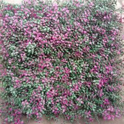 Grama artificial de parede altamente simulada para fácil instalação e manutenção com opções de cores diversas e tamanho de 50cm * 50cm