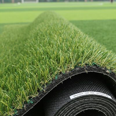 50 mm Altura de pilha 12000 Dtex 130 pontos por metro Futebol Cano artificial para campos esportivos