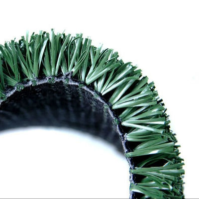 Material de PP 15 mm de altura de pilha Erva de futebol com 12000 Dtex e revestimento de PU para campos de esportes ao ar livre